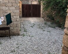 Məhəmmədi qəsəbəsində 2.5 sot yarımlıq 3 otağli ev satılır