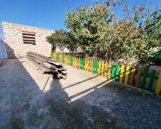 Maştağa qəsəbəsində 4 otaqlı həyət evi satılır