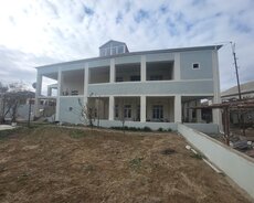 Buzovna Mərdəkan yolunda həyət evi satılır