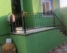 Ramana qəsəbəsində 3 otaqlı ev satılır