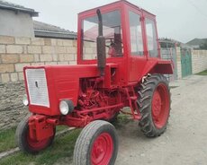 Traktor T-25