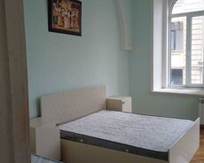 Mərkəzdə 2 otaqlı mənzil kirayə verilir