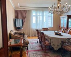 Cefer Xendan kucesinde 4 otaqli satilir