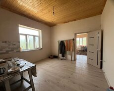 Meştağada həyət evi satilir