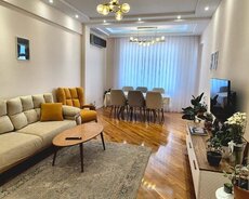 İnşaatçılar m.3otaqli. Gözəl Təmirli Mənzil Satılır