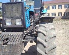 Traktor 1221