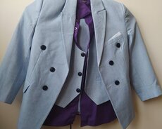 birdəfə kiçik toy məclisində geyinib