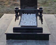 Ağ daşlar qəbr üçün