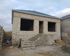Maştağa qəsəbəsində 3 otaqlı yarımtikili ev satılır