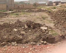 Torpaq Bakı Şamaxı yolunda yol qırağında Qobustan kendi