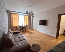 Yasamal parkının yanında 2 otaqlı mənzil satılır