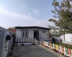 Maştağa qəsəbəsində 4 otaqlı ev satılır