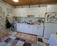 Buzovnada həyət evi satilir