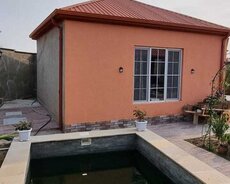 Buzovna qəsəbəsində bağ evi satılır