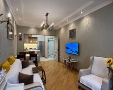 Şərq bazarının yanında 2 otaqlı mənzil satılır