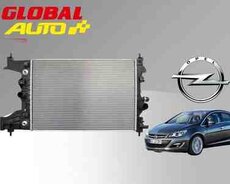 Opel Astra J 1.6L su radiatoru