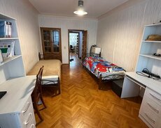 N.nərimanov heykəlinin yanında