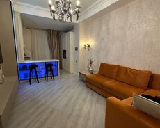 Yaşıl bazarın yanında 3 otaqlı mənzil satılır