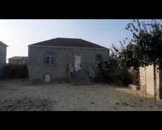 Maştağa yaşayış massivndə 3 otaqlı ev satılırr