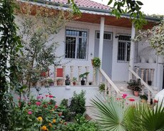 Bilgəh yaşayış massivində 3 otaqlı ev satılır