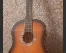 130 manat gitara yaxci vezyetdedi
