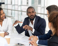 Ofis meneceri tələb edilir