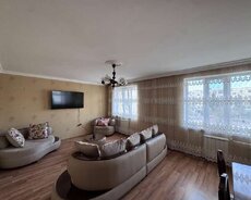 Badamdarda 5 otaqlı mənzil satılır