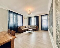 Mərkəzi parkın yanında 2 otaq satılır