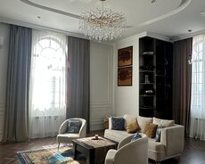 "Elmlər Akademiyası" m/st /Renessans palace